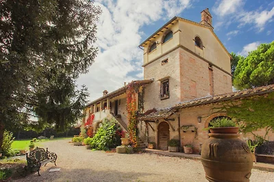 Appartamento con piscina a Marsciano
