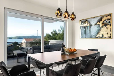 Apartment in der Nähe des felsigen Strandes...