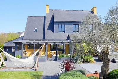 Ferienhaus in Guisseny mit Jacuzzi & Strand