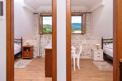 Holiday Home Lovište-Three Bedroom Holiday Ho...