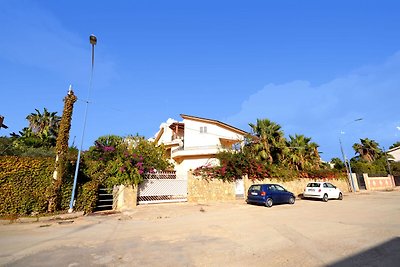 Lush Holiday Home in Sciacca near Golf Course