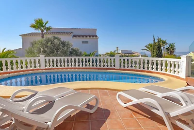 Villa mit Meerblick und Swimmingpool in...