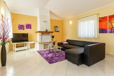 Villa in Kma?i?i mit privatem Pool