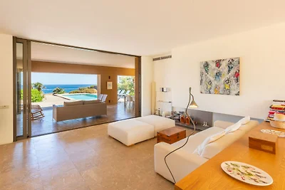 Moderna casa vacanze con piscina