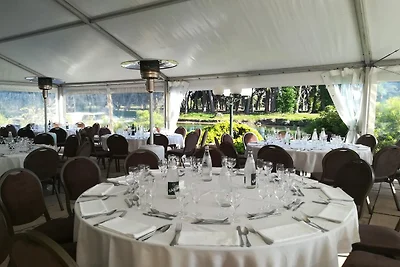 Stijlvol verblijf aan de rivier met balkon