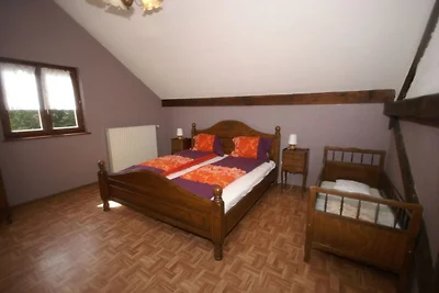 Ferienhaus mit Garten in der Nähe eines Sees