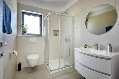 Moderne Villa mit privatem Pool und Terrasse