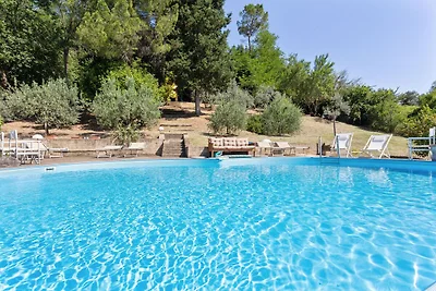 Spaziosa Villa a Empoli con Piscina