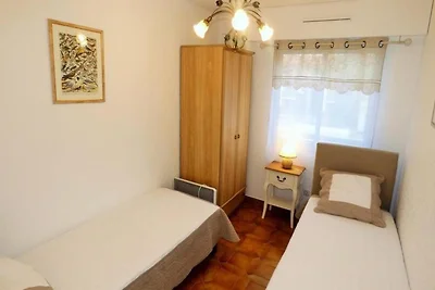 Lagos Residenz mit drei Zimmern