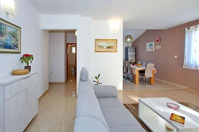 Modernes Apartment mit großer überdachter...