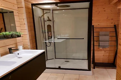 Luxuriöse Waldvilla aus Holz