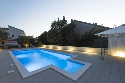 Villa al mare a Zara con piscina