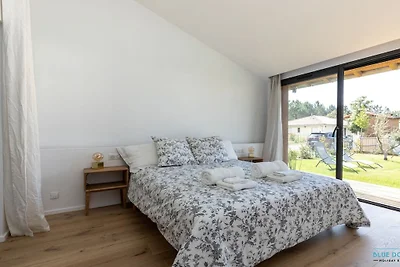 Houten huis met verwarmd zwembad