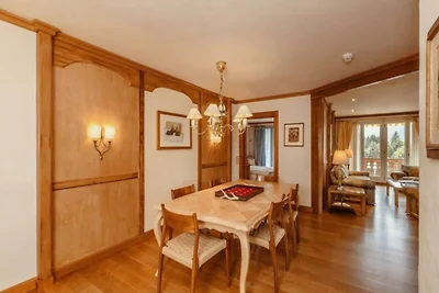 Üppiges Apartment mit Innenpool