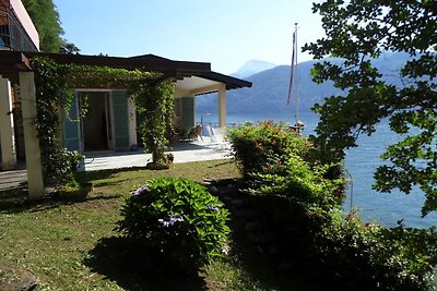 Luxuriöses Ferienhaus am Seeufer Como in...