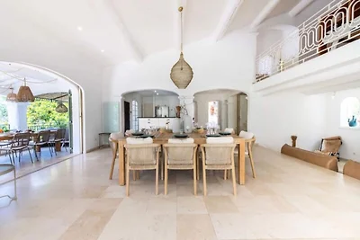 Villa in Valbonne met zwembad en sportvelden