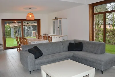 Villa in Puivelde mit Terrasse