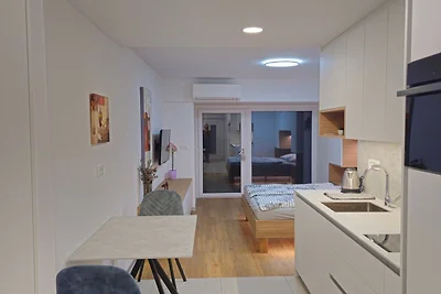Dobrava Sea View Apartment with Terrace - Stu...