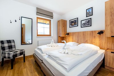 Luxe Chalet in Obertraun met zwembad