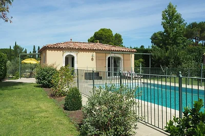 Ferienhaus mit Pool in L'Isle-sur-la-Sorgue