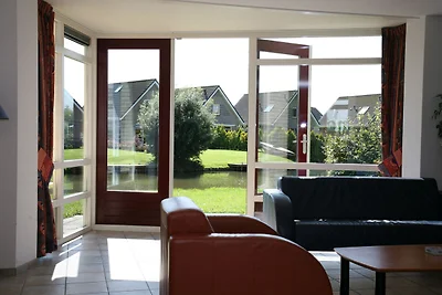 Beautiful house with jetty near IJsselmeer