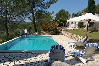 Moderne Villa mit Swimmingpool in Salernes...