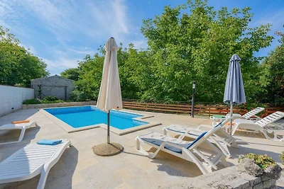 Holiday home in Barban with swimming pool
