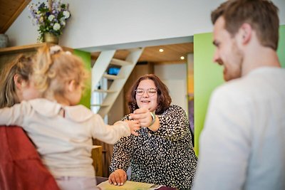 Sfeervol chalet met terras te midden van de...