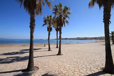 Appartement in L’Escala bij strand & zwembad
