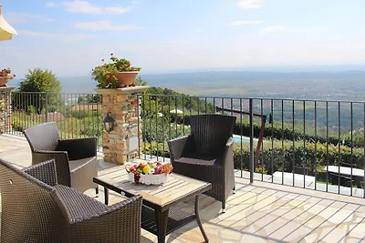 Landgut in Monte Serra mit Pool & Olivenblick