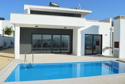 Modernes Ferienhaus mit privatem Pool