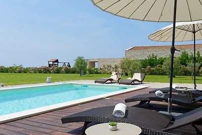 Villa in Brtonigla mit Schwimmbecken