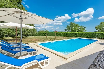 Vakantiehuis in Tinjan met zwembad
