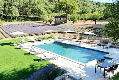 Haus im Luberon mit Pool und Lavendelblick