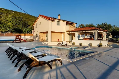 Luxuriöse Villa in Nova Sela mit beheiztem...