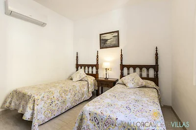 Haus in Pollenà mit Terrasse und Grill