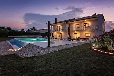 Villa in Vižinada mit Schwimmbecken