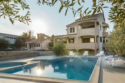 Spaziosa casa vacanze con piscina a Rasanze