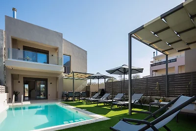 6-Bed Panormo Beachside Oasis