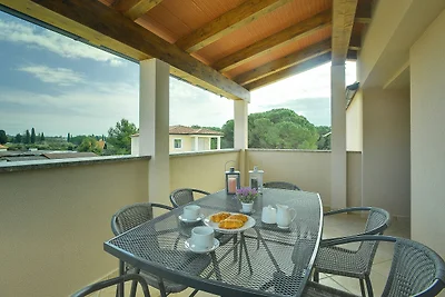 Moderne Villa mit privatem Pool in Strandnähe