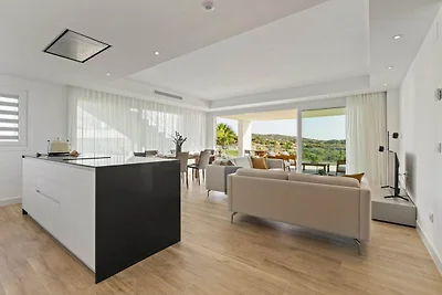 Spacious 2-bed & Solarium ALCAZABA LAGOON...