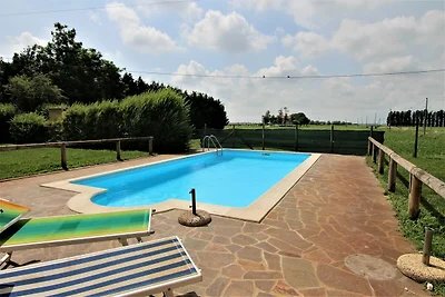 Soleggiata casa vacanze, piscina, giardino, a...