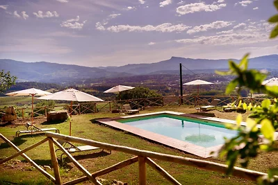 Villa in Toscane met Verwarmd Zwembad