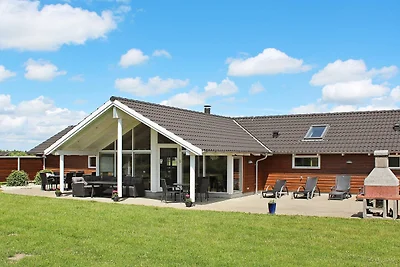 14 Personen Ferienhaus in Idestrup-By Traum