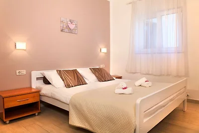 One Bedroom Apartment with Terrace and Sea Vi...