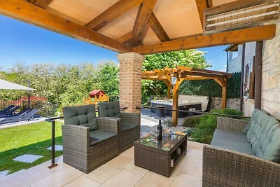 Villa in Tinjan mit Schwimmbecken