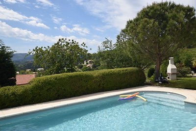Komfortable Villa in Coux, Frankreich, mit ei...