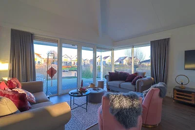 Luxuriöse Villa mit 3 Schlafzimmern am Wasser