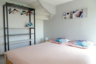 Steinhaus in Bricqueville nahe Sandstrand