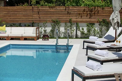 Luxuriöse Villa mit privatem Pool und Garten